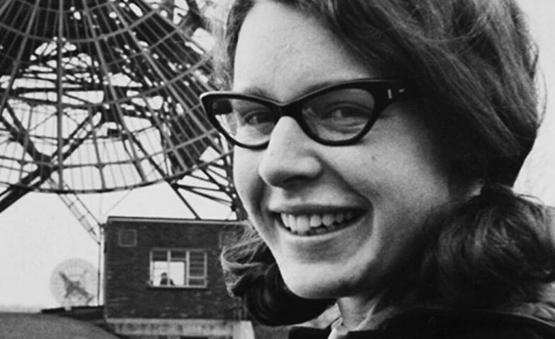 Female Skies: Sonne, Galaxien und Dunkle Materie