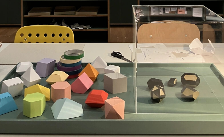 Würfel, Wabe, Pyramide – Magische Modelle aus Papier