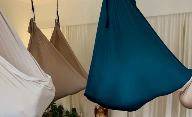 Aerial Yin Yoga und Soundbath in Luzern