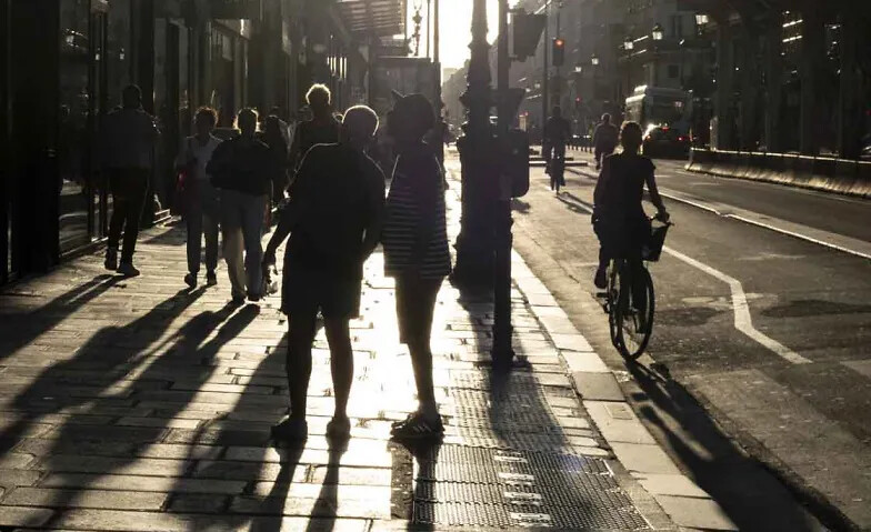 Menschen fotografieren im Abendlicht