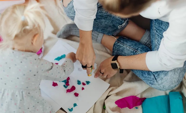 Toddler art workshops - Paper