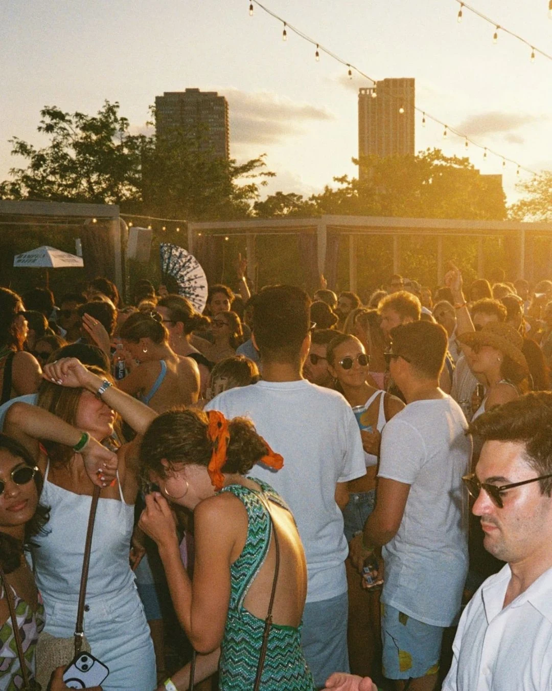 Rooftop Afterwork Drinks. Singles only.🍹☀️🎵