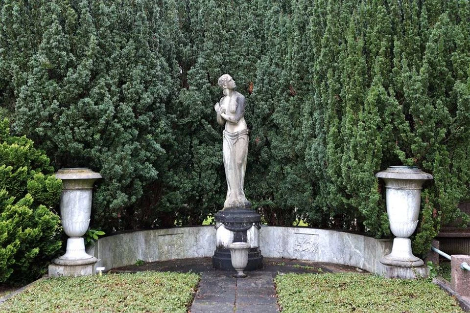 Öffentlicher Frauenstadtrundgang: Berühmte Frauen auf dem Friedhof Sihlfeld